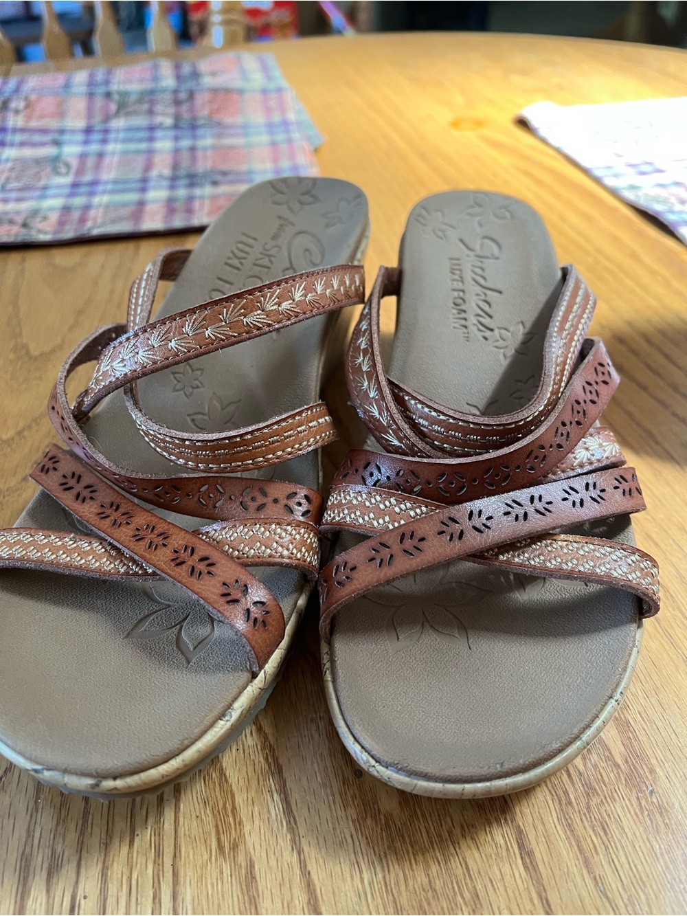 Skechers Luxe Foam Multi-Strap Sandals, EUC, Size 9, and 9 1/2, details ⬇️